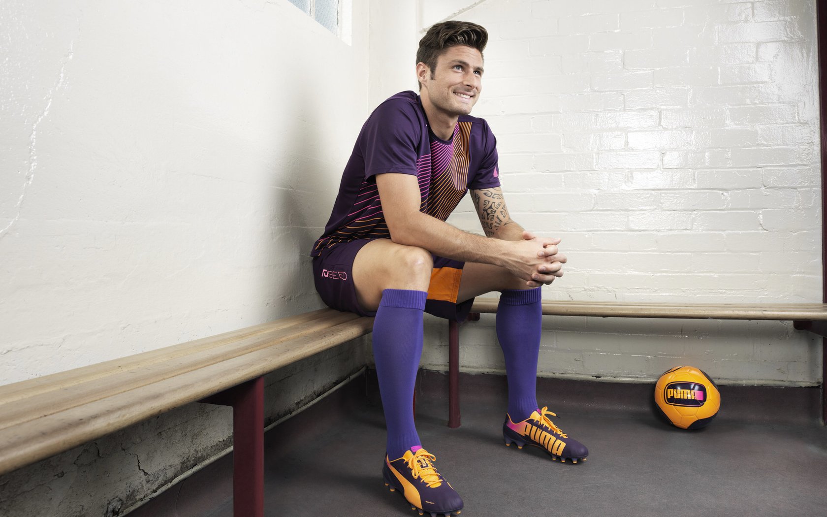 星空体育综合-曼联青训新星道曼：年仅15岁却在欧冠舞台上崭露头角！，曼联球员通道